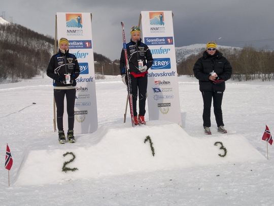 Marie og Pia på blomstersermoni.jpg